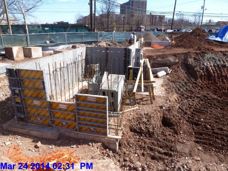 Wall Forms along ...... Line Facing South (800x600)